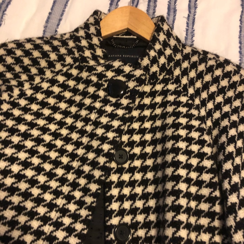 Banana Republic Houndstooth Caplet